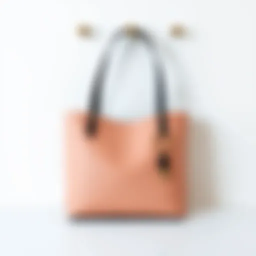 Chic Anti-Theft Tote Design A stylish anti-theft tote bag displayed against a minimalist background.